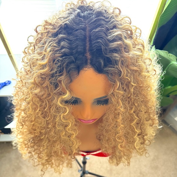 (Bobbi Boss) Free Position Wig - Picture 1 of 11